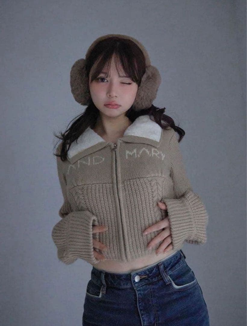 トップス andMary Mary logo zip tops beige andmary Mary logo zip tops beige - メルカリ