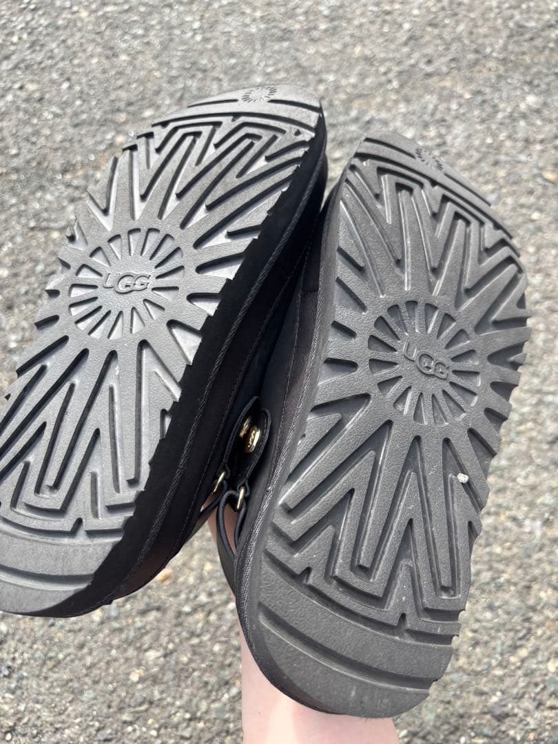 UGG ブラック サボ・クロッグサンダル - メルカリ