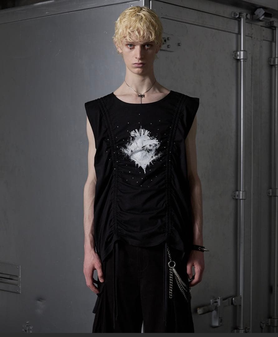 GRANCY シャーリングデザインラインストーングラフィックノースリーブT