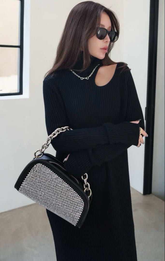 完売品グラムリップスglamlipsデコルテ CUTOUT ニット ワンピース黒