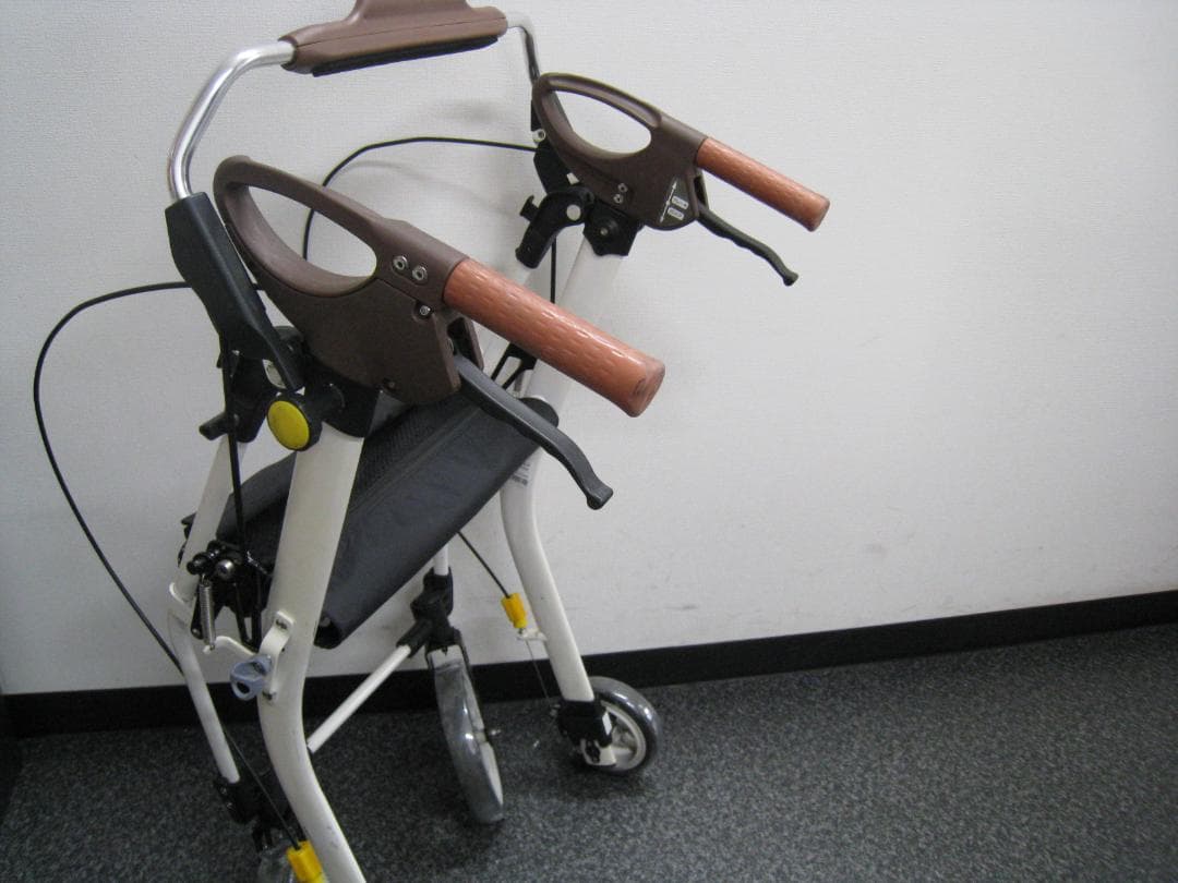 イコットエア 安寿 軽量 歩行器 歩行車 軽量 3.9kg 折りたたみ