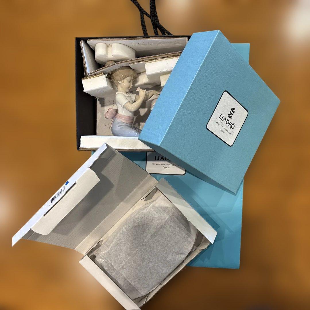 箱・緩衝材あり・未使用】LLADRO リヤドロ おめかししようね - メルカリ