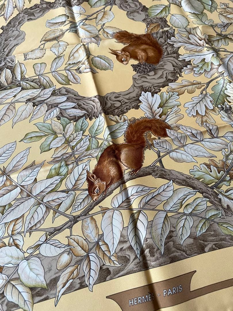 お値下げ中 エルメス カレ90 スカーフ リス柄 エルメス シルクスカーフ リスりす 深秋の魅力