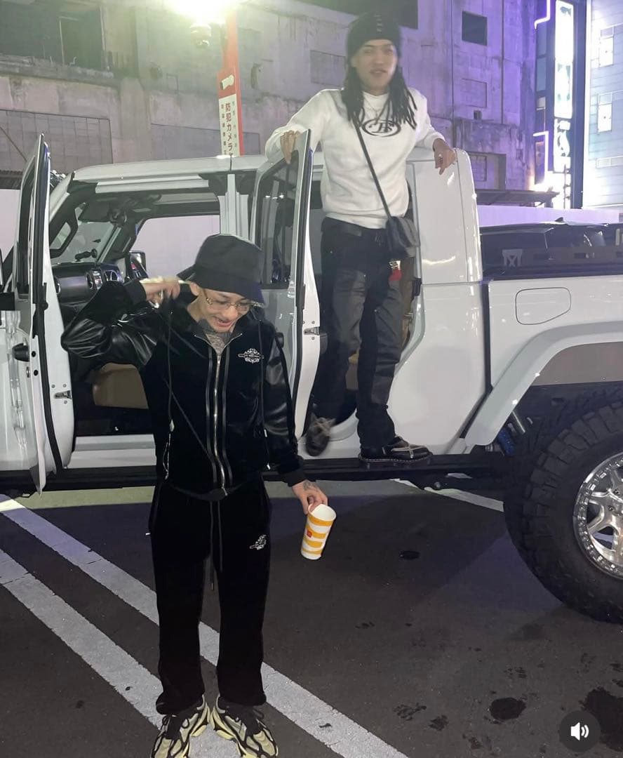 Yvngboi p着用 再販なしflyshitonly ベロアセットアップ - メルカリ