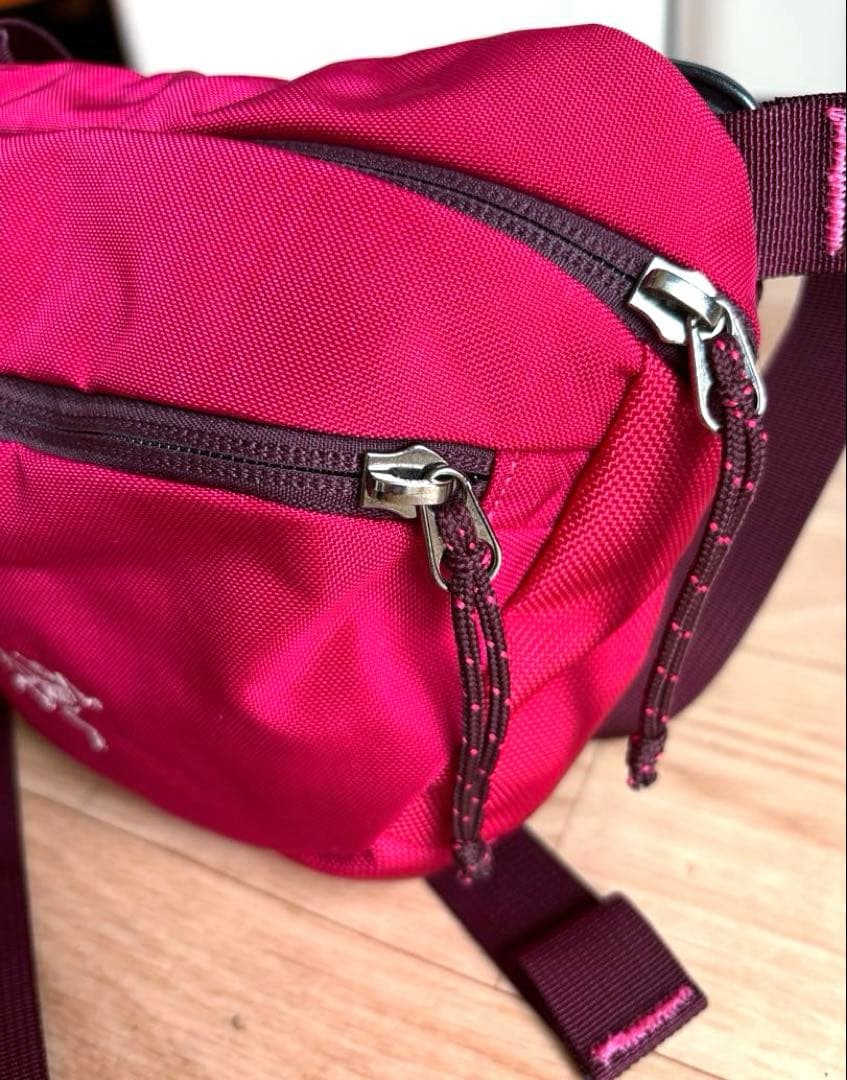 ほぼ未使用⭐︎アークテリクス マカ ショルダーバッグ ピンク ウエスト