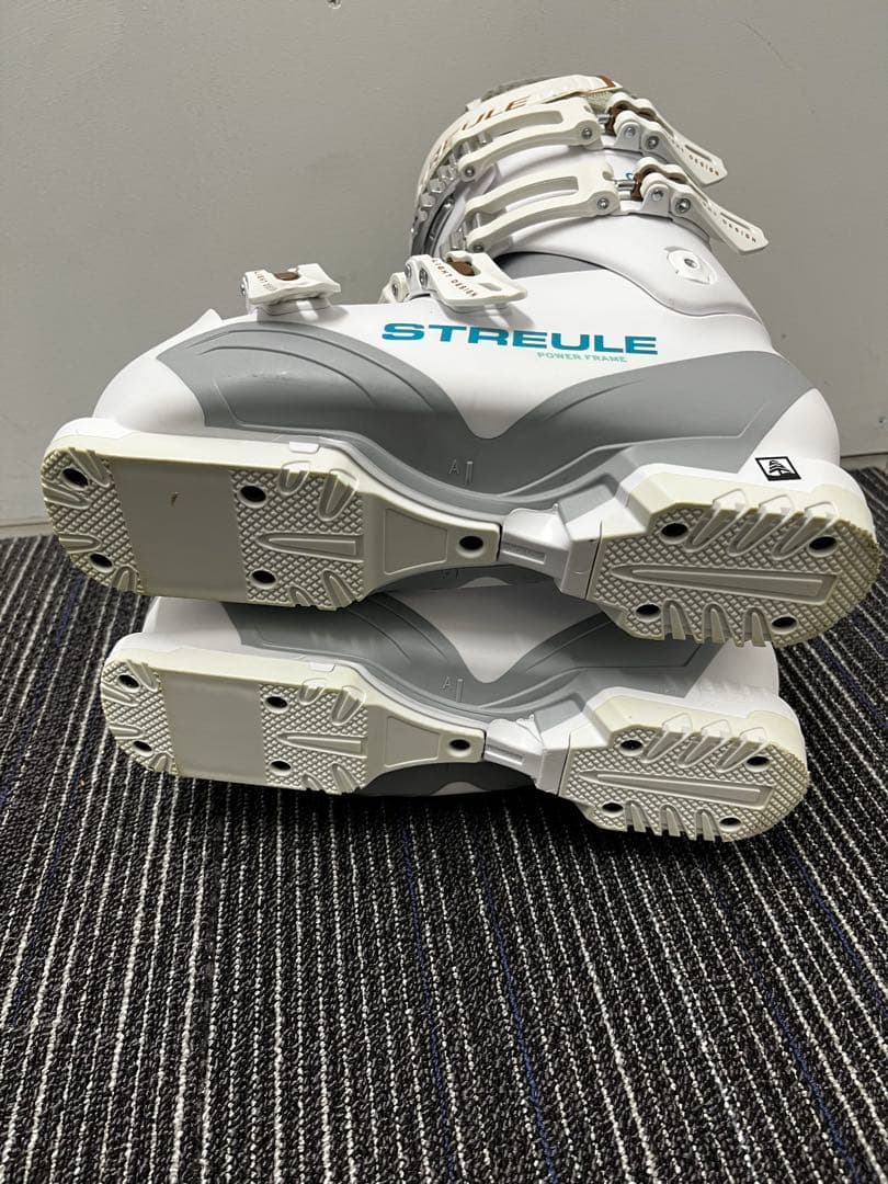 半日のみ使用　シュトロイレGARNET70W ブーツ 25〜25.5cm スキー