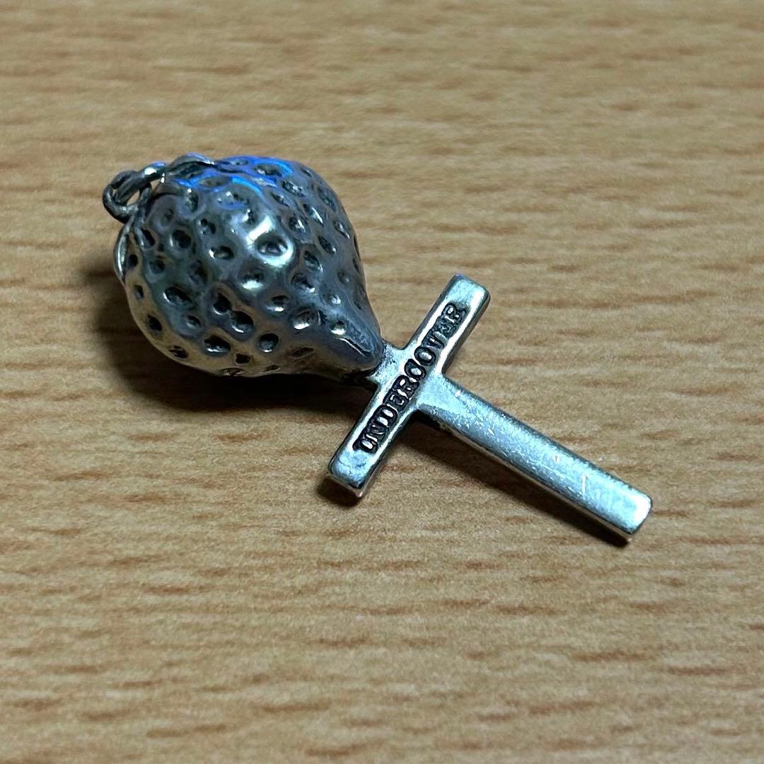 UNDERCOVER アンダーカバー イチゴ クロス ネックレス - メルカリ