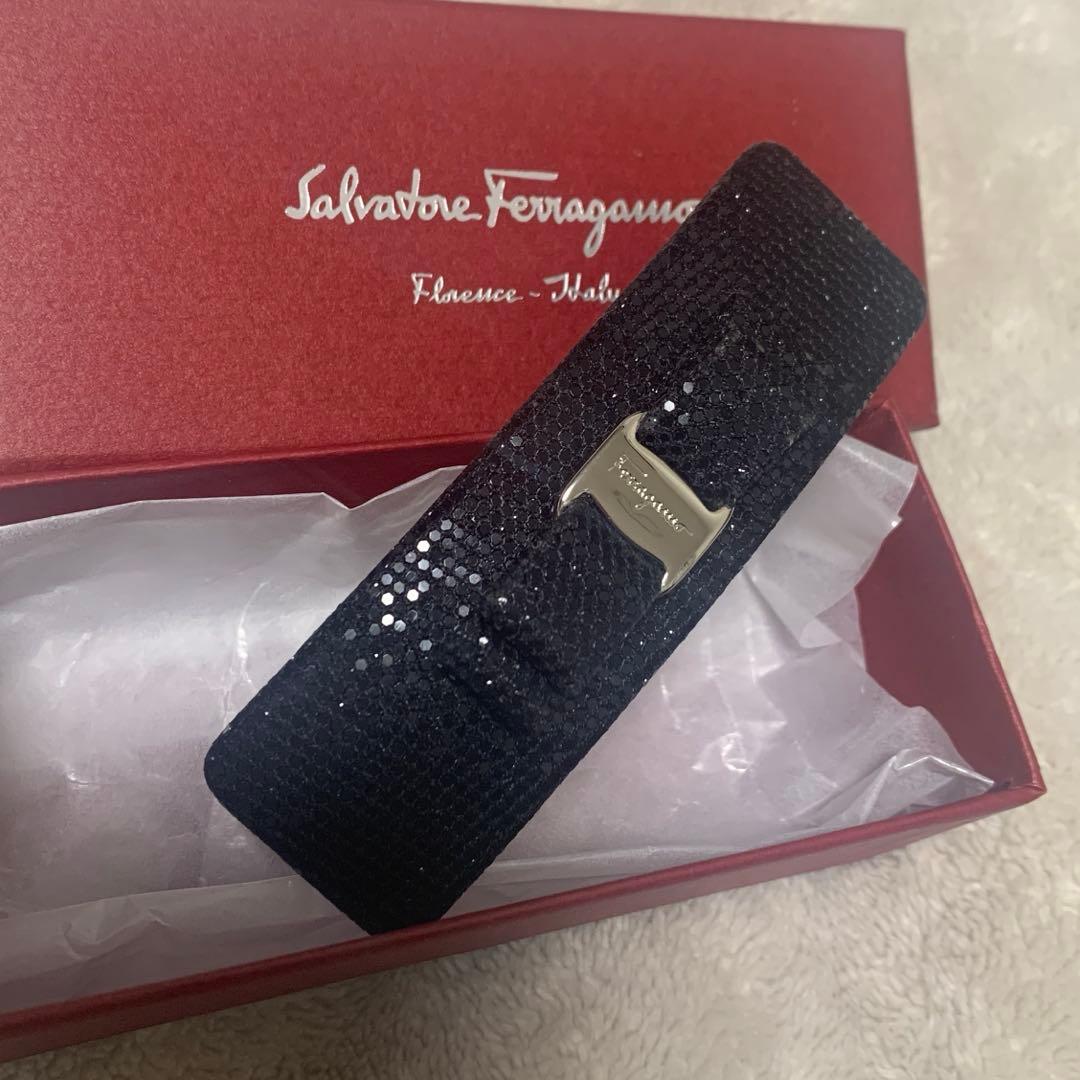 《美品》Salvatore Ferragamoフェラガモヘアバレッタ黒グリッター