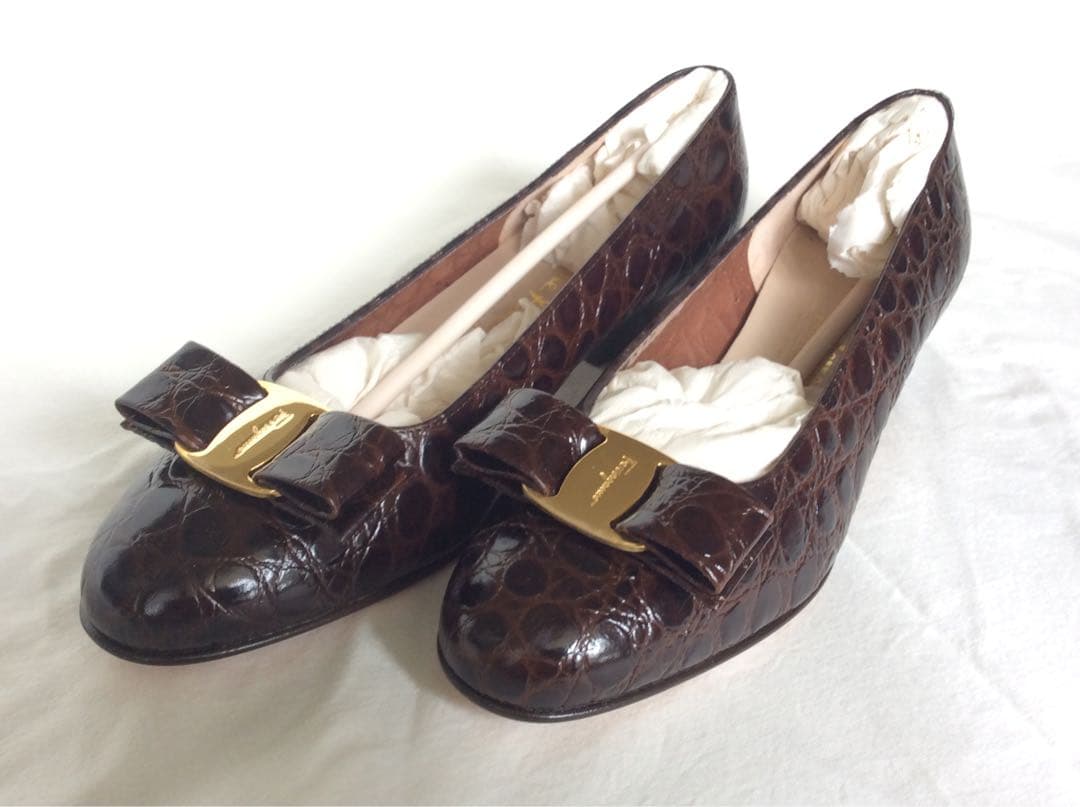 【暑いのでさらにお値下げ、未使用】フェラガモ ヴァラ 23.0cm ブラウン