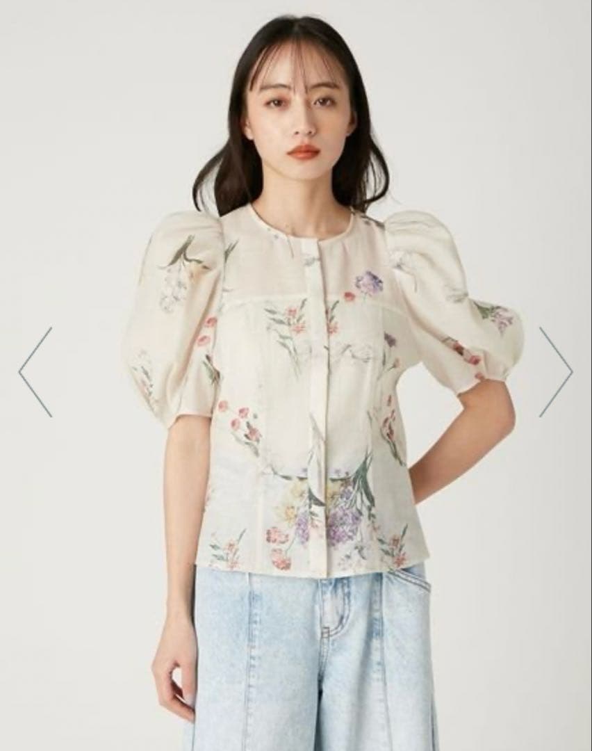 新品タグ付き】FRAY I.D ボタニカルプリントシアータックパフブラウス