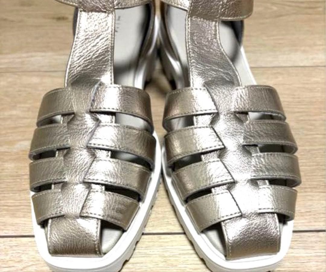 美品✨卑弥呼 HIMIKO シルバー ストラップサンダル 24cm 春夏 - メルカリ