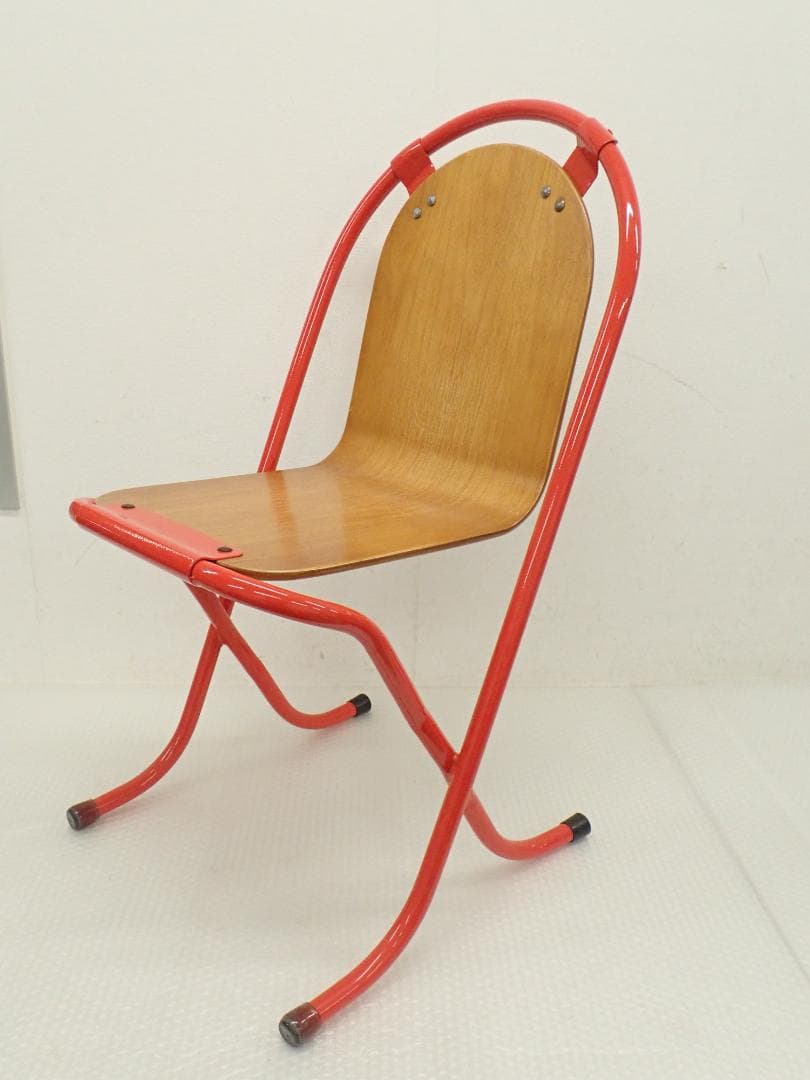 関家具 CRASH GATE/クラッシュゲート スタッキングチェア レッド アトム ダイニングチェア 木色ブラウン | 家具・インテリア通販サイト