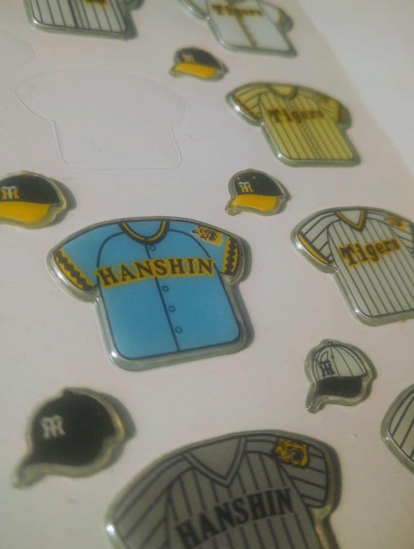阪神タイガース 歴代ユニホーム ぷくぷくシール - メルカリ