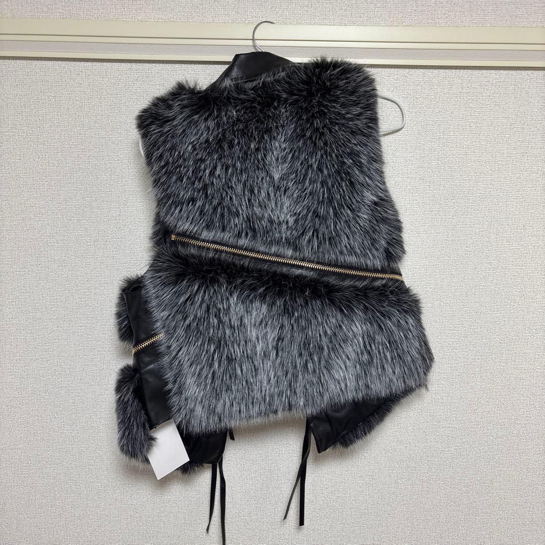 ANDREA&Co. 新品未使用 フェイクファーライダースベスト グレー - メルカリ