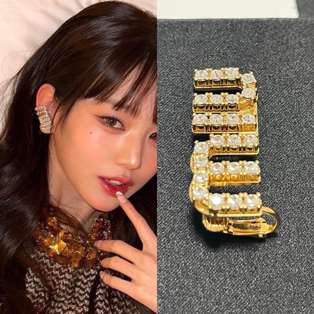 正規品miumiuミュウミュウ ロゴクリスタル ピアス - メルカリ