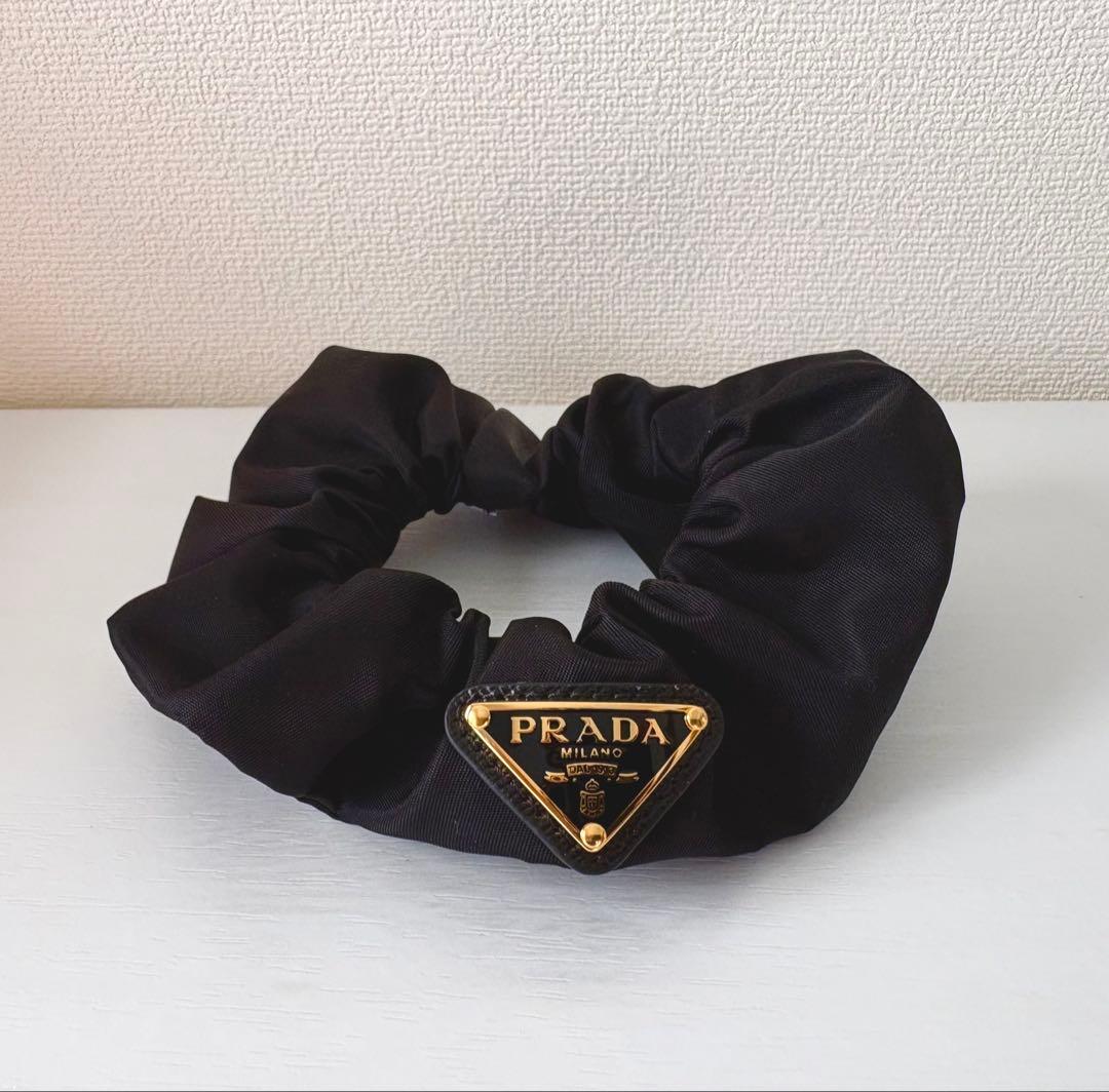 新品！！⭐︎PRADA ブラックナイロンシュシュ⭐︎ブラック色金具