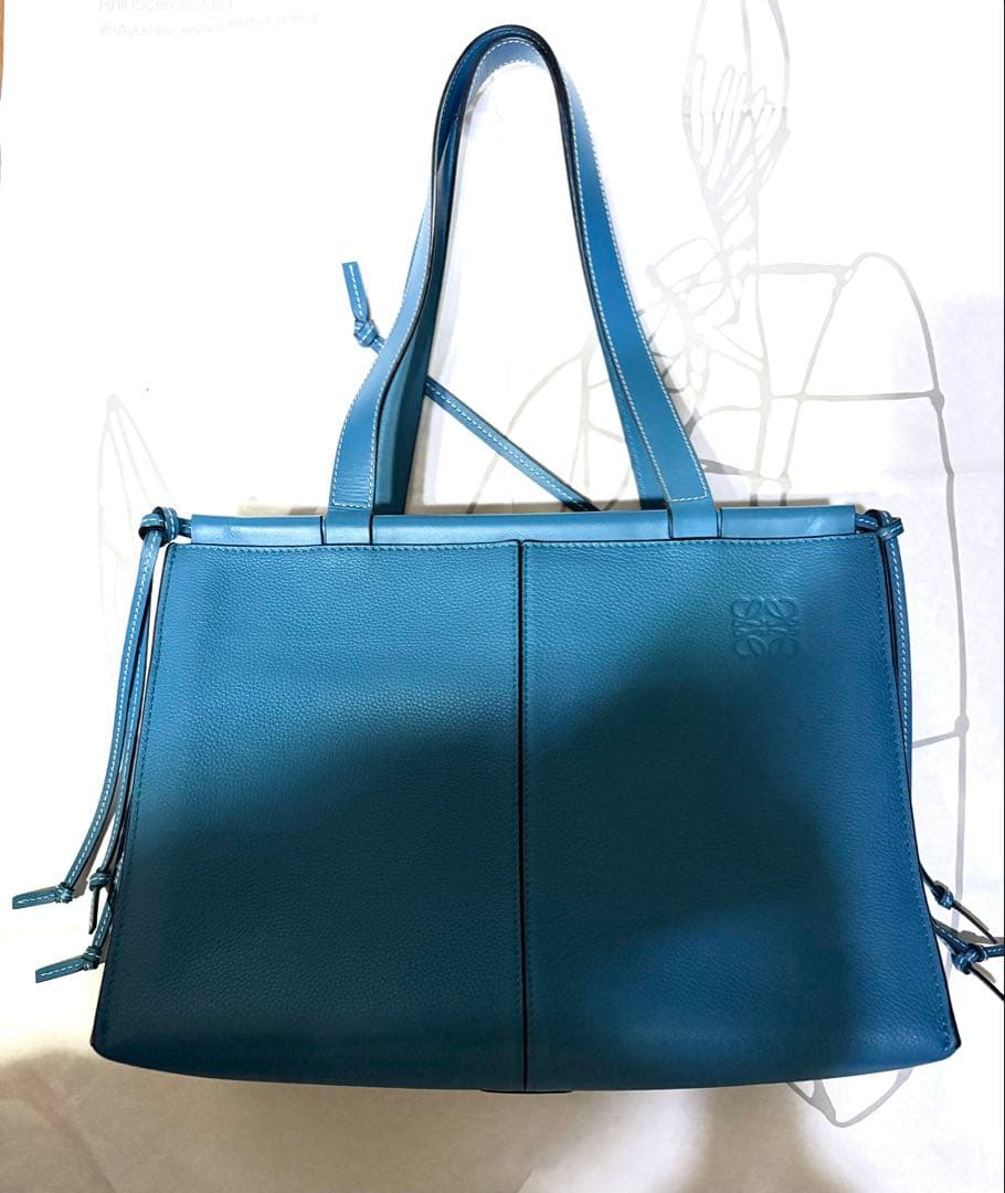 『m-fujii』未使用　ロエベクッショントート ロエベのバッグ「クッション・トート」からレザーの新作がデビュー