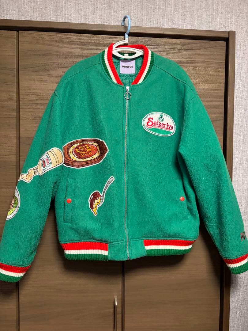 PUNYUS サイゼリヤ 刺繍 ブルゾン PUNYUS（プニュズ）の「サイゼリヤワッペンブルゾン（ブルゾン）」 - WEAR