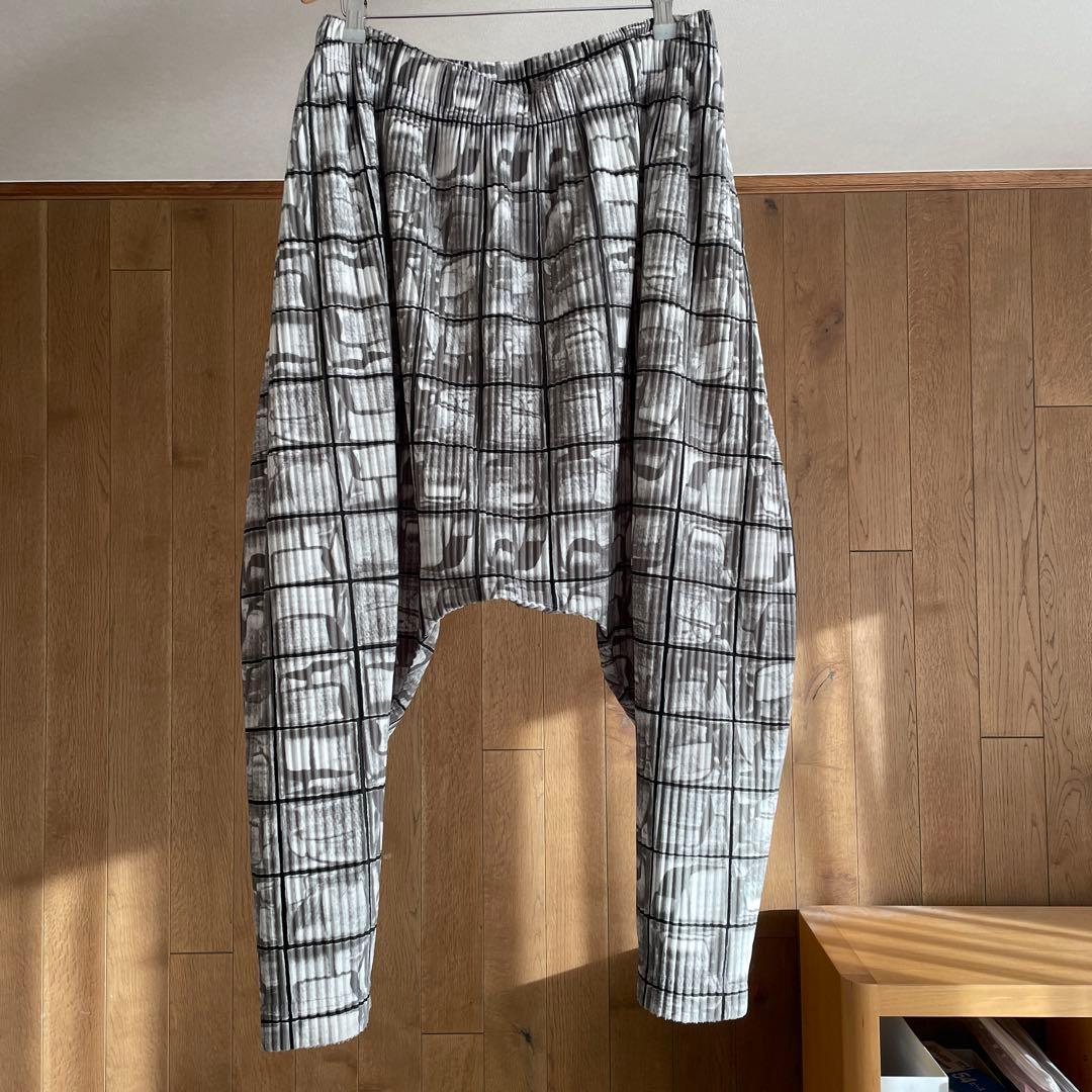 HOMME PLISSE ISSEY MIYAKE イッセイミヤケ　パンツ BASICS – ISSEY MIYAKE ONLINE STORE