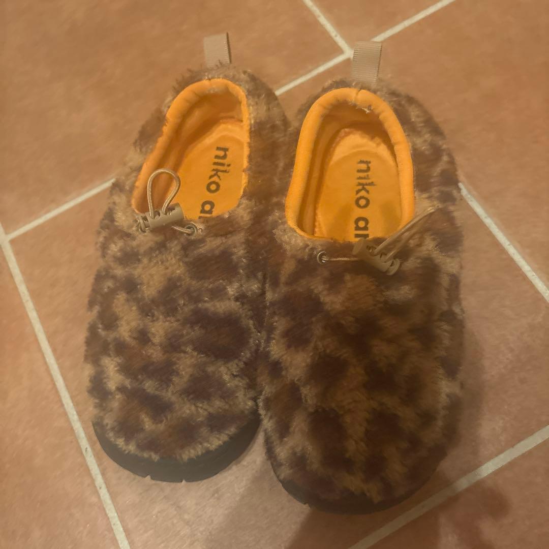 niko and ヒョウ柄オリジナルニコモコモックシューズ - メルカリ