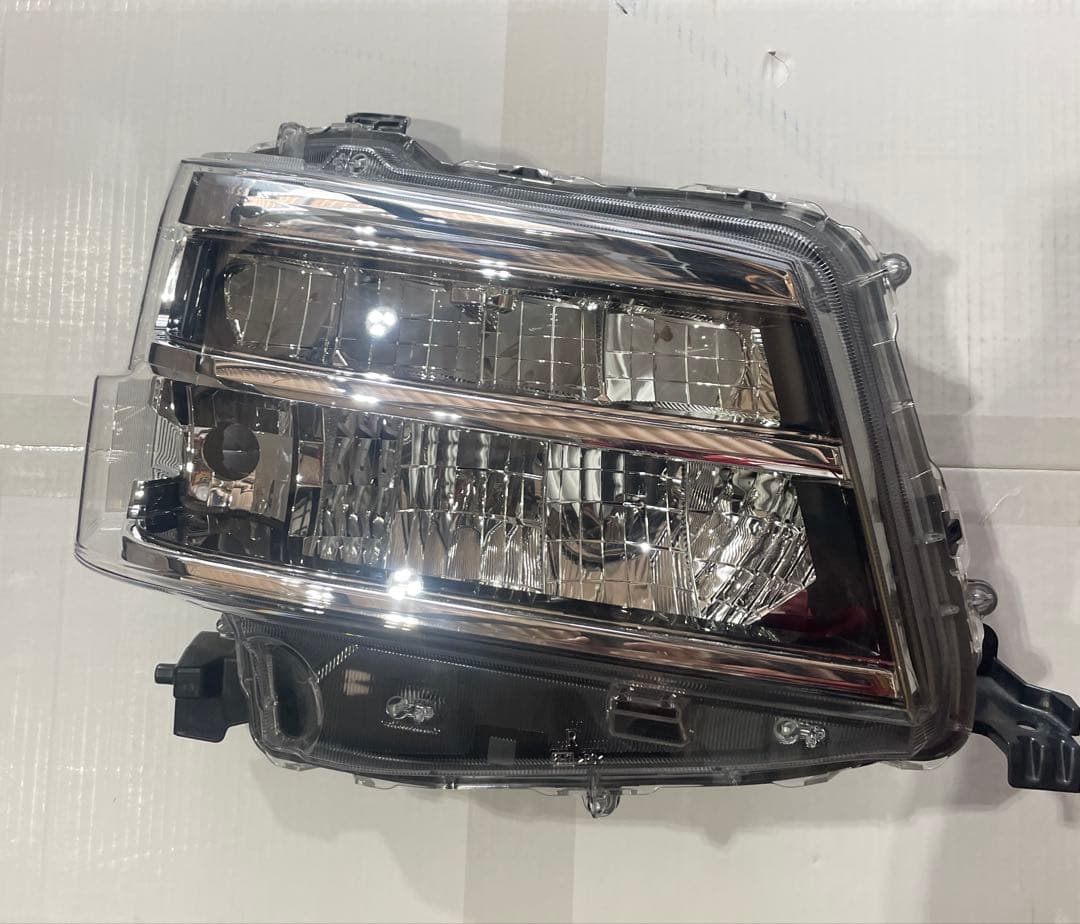 S700Vアトレー　純正ヘッドライト右側用 新車外し】【即日発送】ダイハツ アトレー ハイゼット カーゴ ヘッド