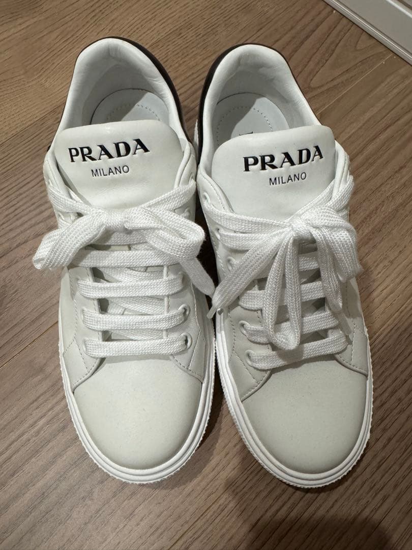 PRADA ホワイトレザー スニーカー 36 - メルカリ