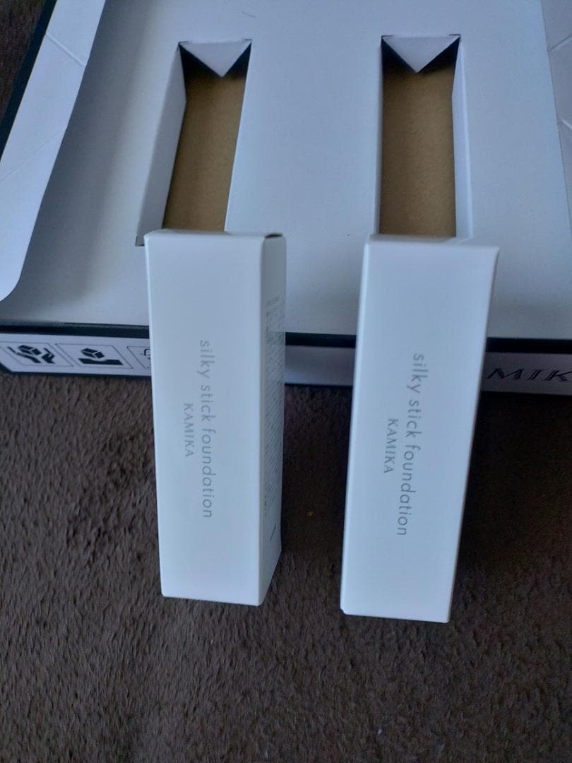 KAMIKA silky stick foundation 2本　ホワイト KAMIKA / シルキースティックファンデーション ホワイトの公式商品情報