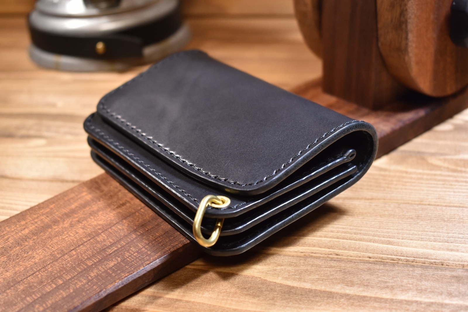 ショートトラッカーウォレット130 栃木レザーブラック 手縫い - VOL
