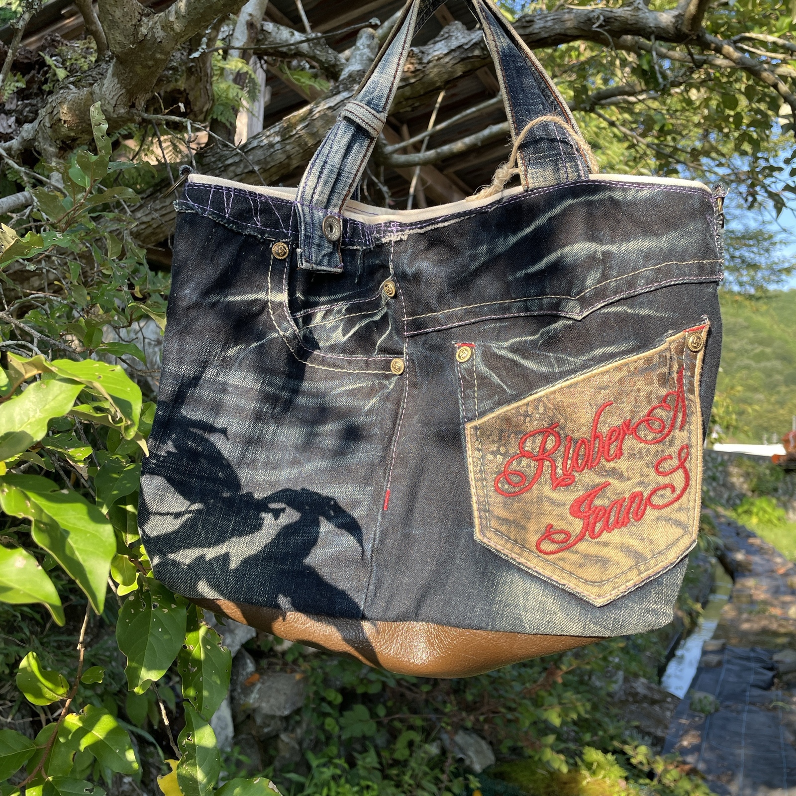 デニムリメイクトートバッグ 花の刺繍が可愛いbag-0023 - デニム＆着物