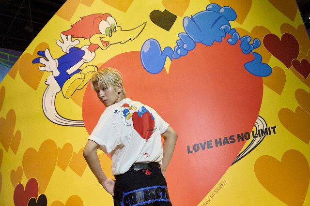 THE RAMPAGE長谷川慎、USJサプライズ登場 さわやか白Tシャツ、話題の