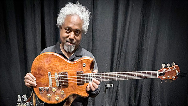 BOSS - SY-300 | Guitar Synthesizer