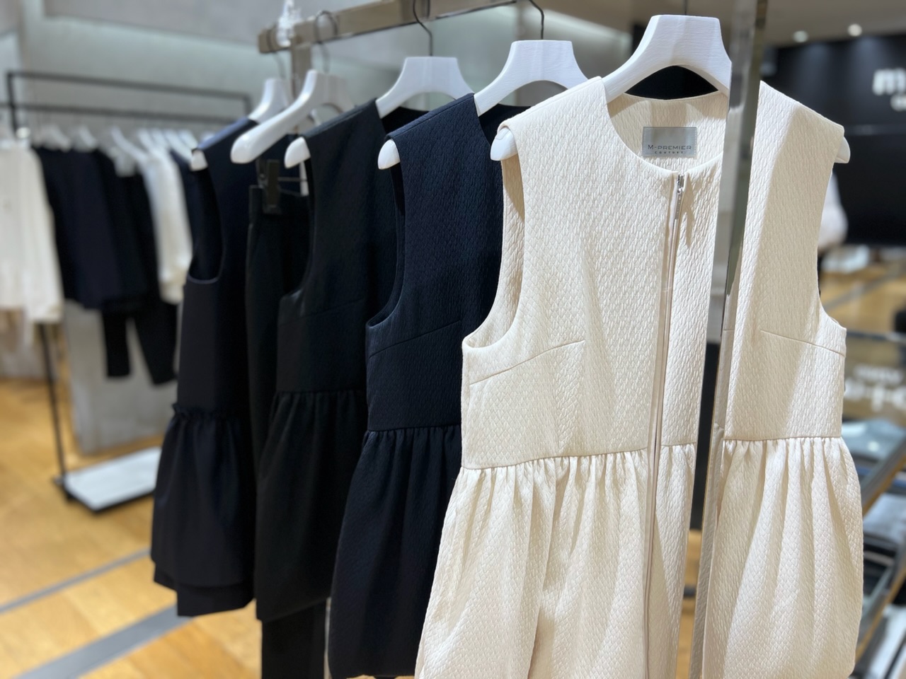 RECOMMEND ITEM / 季節の変わり目に重宝する“ダウンベスト”がおすすめ