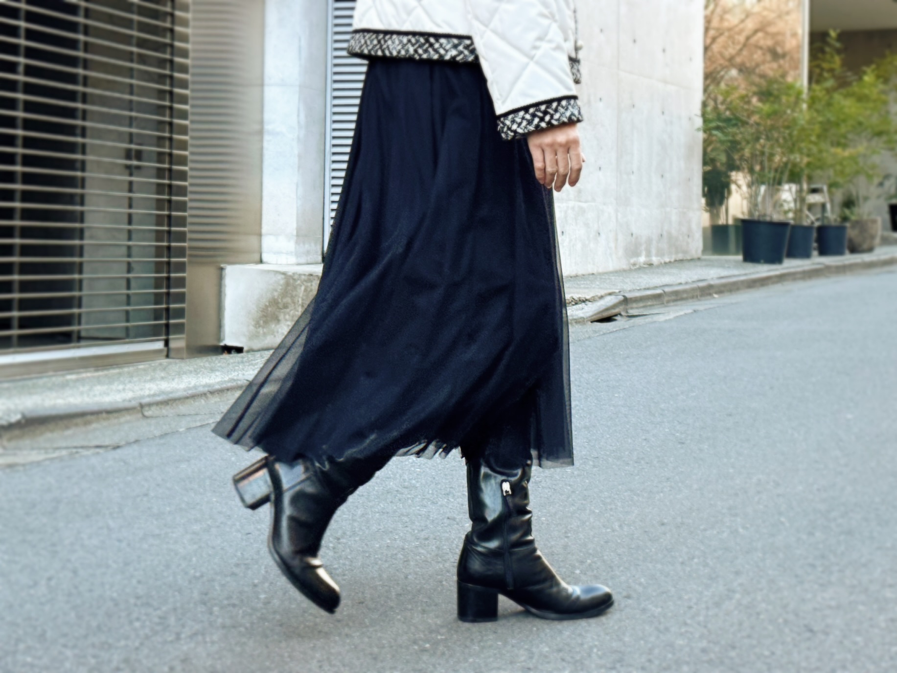 2024年の忘年会と新年会はオシャレに華やぐツイードジャケット風ダウン