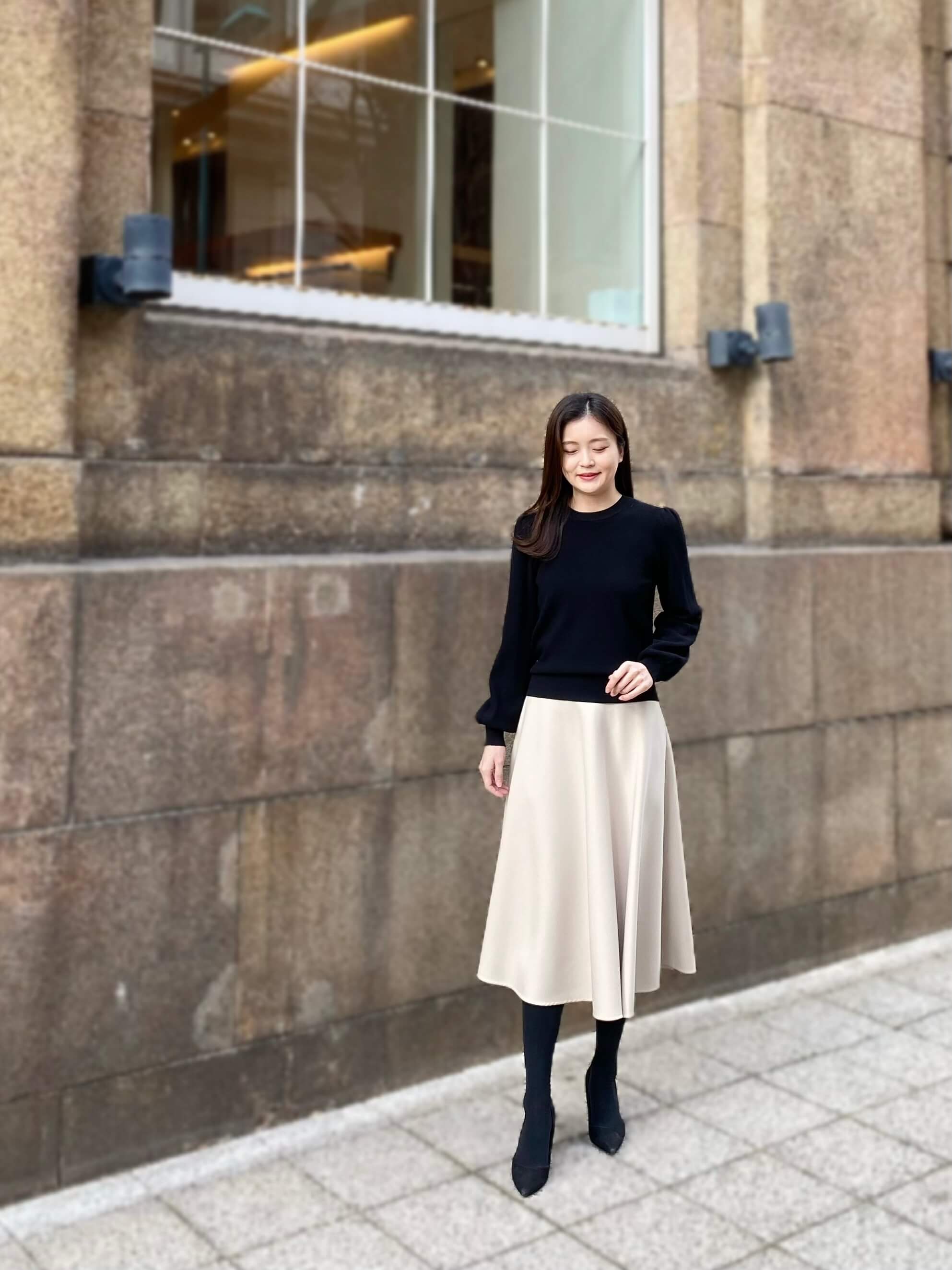 美シルエットなフレアスカートで作るエレガントスタイル | m-i-d | M