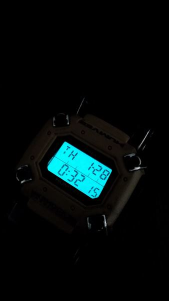 タイメックス ハンビー (TIMEX HUMVEE) ワイルドボディーでタフな