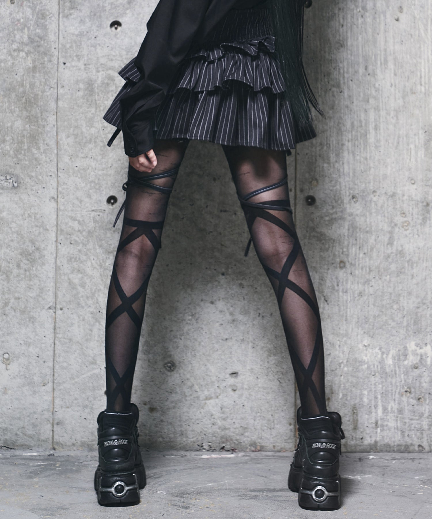 ハイウエストエンブレムボタン付きフリルパンツ– A AM STUDIO