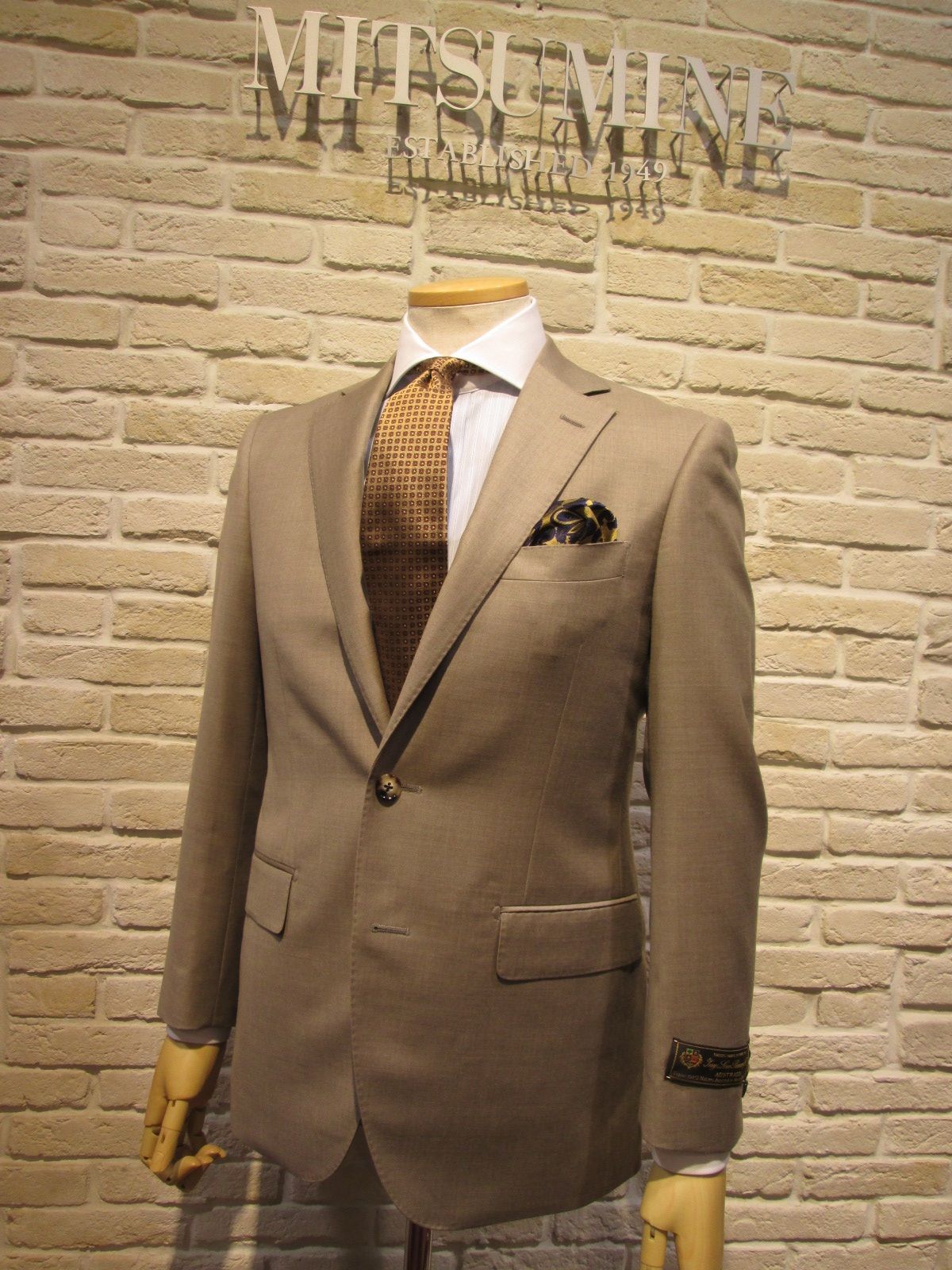 ロロピアーナ生地オリジナルスーツのご案内｜Mitsumine Outlet｜Staff