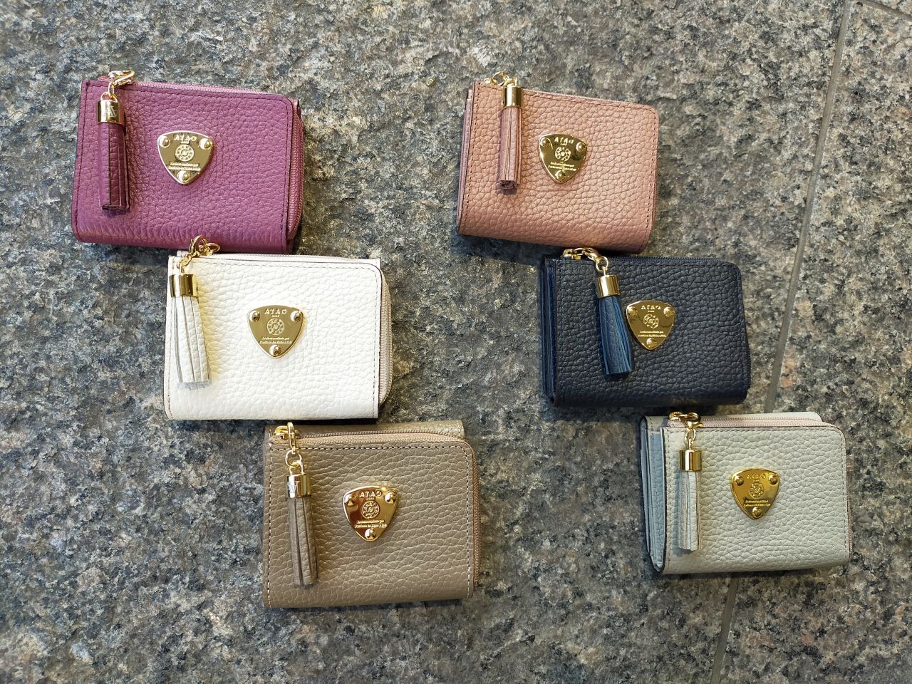 ミニバッグの救世主！？ここがすごい！アタオのミニ財布「ワルツ