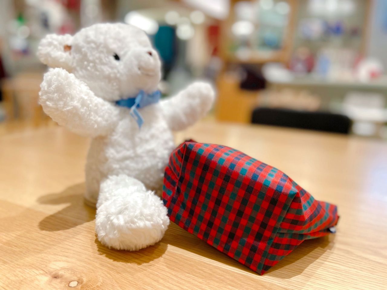 大人気！ ファミリアチェックのナイロンポシェット｜ファミリア代官山