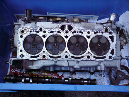 シリンダーヘッドを分解する – AE86に5バルブ4A-Gを載せてみる