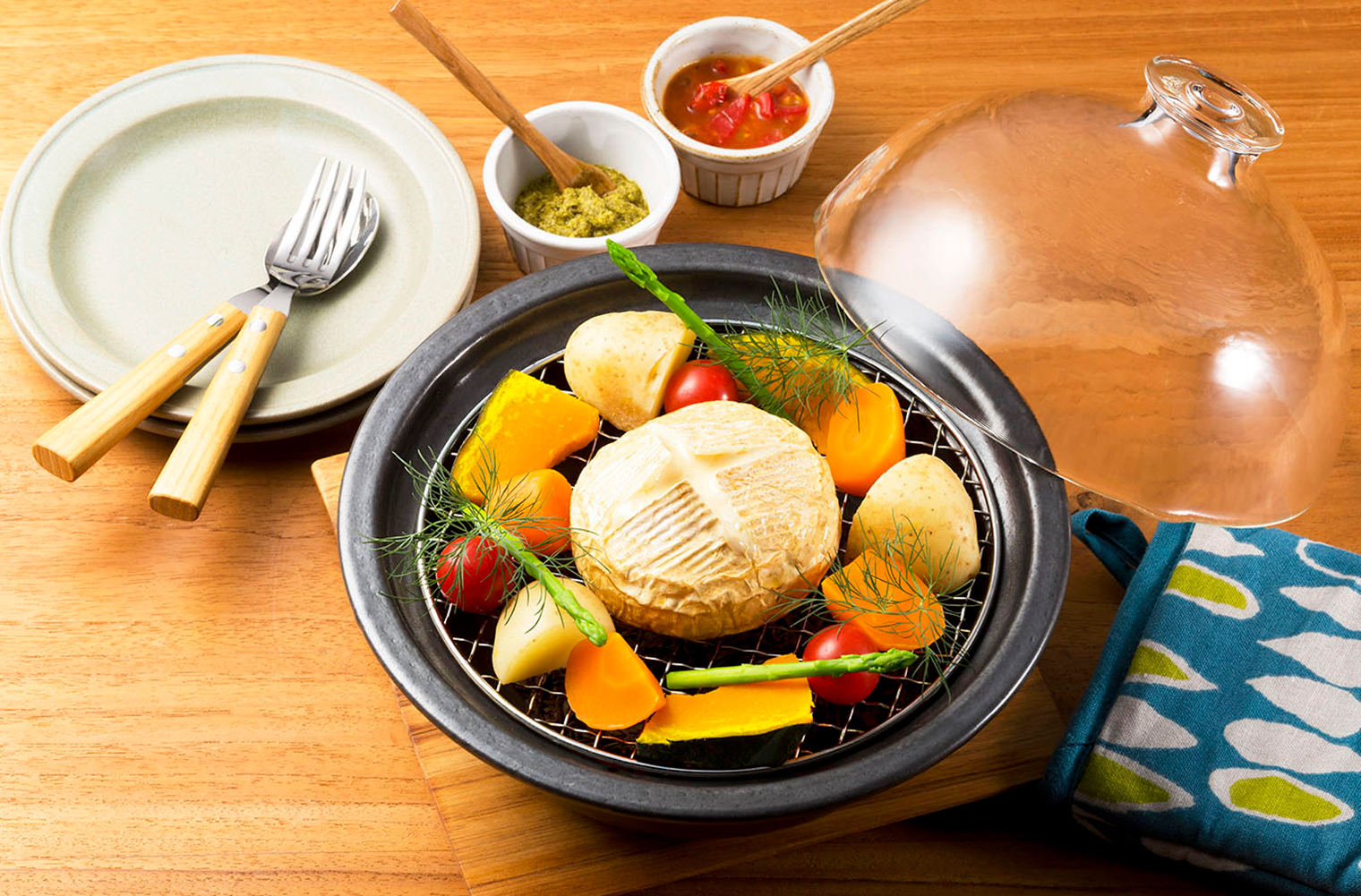 グラスドームソロクッカー」で本格料理を簡単調理｜ガラス食器ブランド