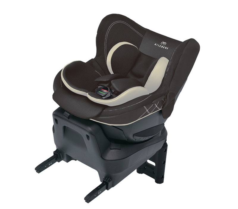 新生児からのチャイルドシート KURUTTO4 | エールベベ AILEBEBE 公式