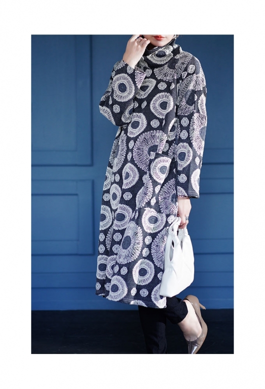 レディース 大人 モード 存在感宿る大人のレトロ花模様モチーフ