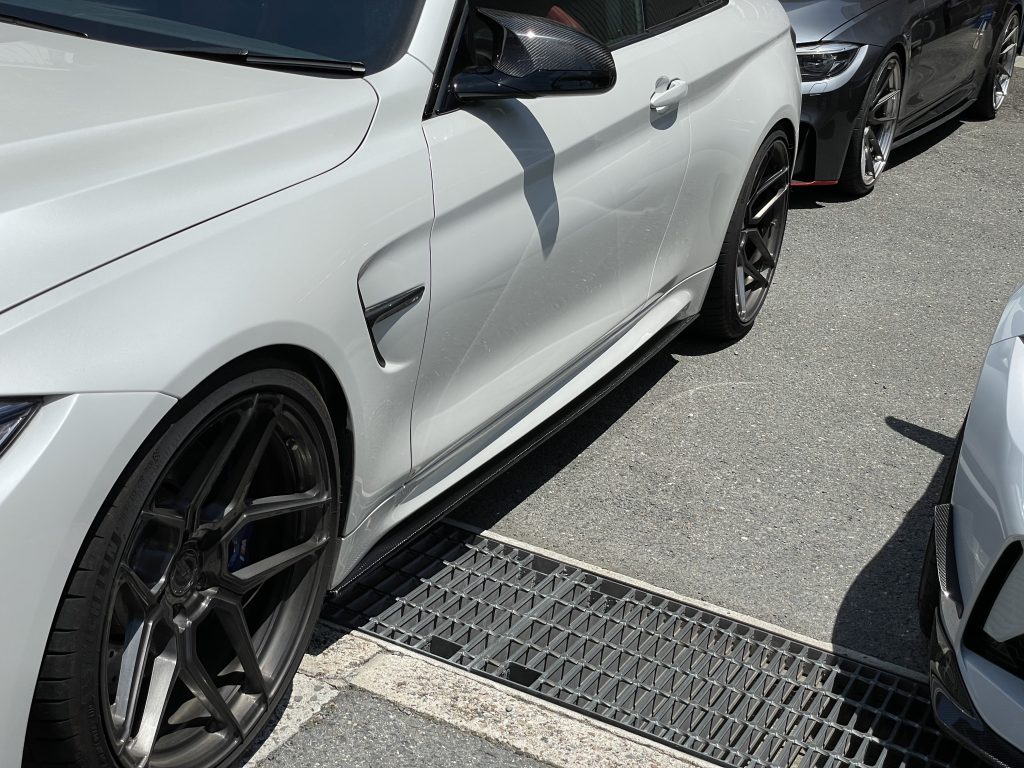 F82 M4 に Carbon Side Step 取付。 - ALLZU Motorenbau : アルツ
