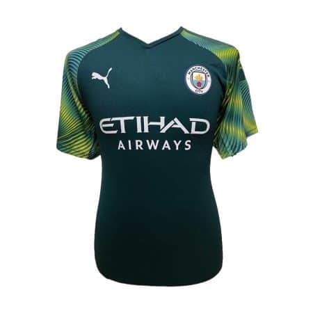 エデルソンがマンチェスター・シティの選手支給ユニフォームにサイン