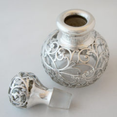 アメリカ「銀巻き装飾 香水瓶」《アンティックかとう》