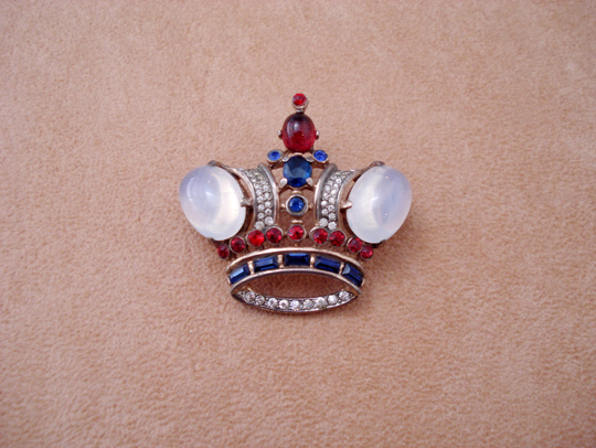 トリファリ「王冠ブローチ」《アンティックかとう》