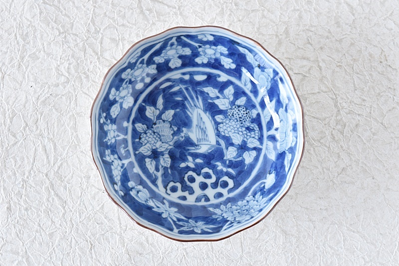 古伊万里 染付 白抜き 草花鳥 輪花型 皿 - 生活骨董と古布の