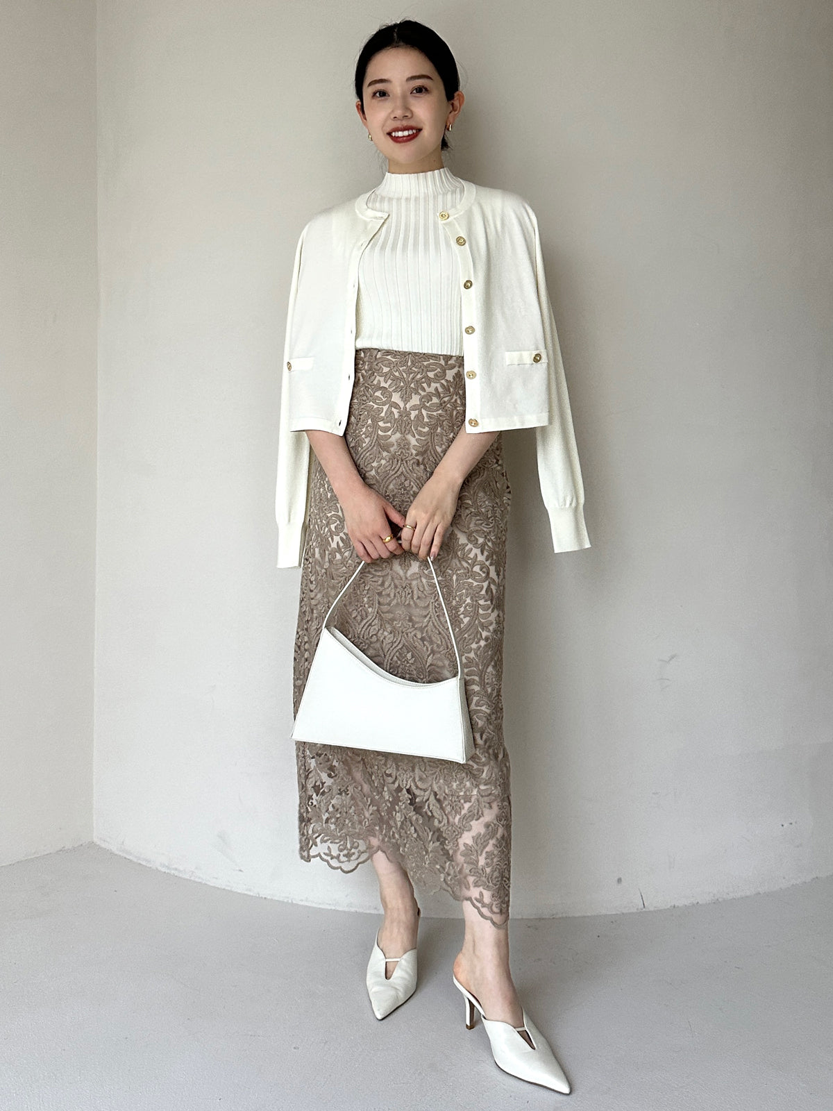 エンブロイダリーレーススカート