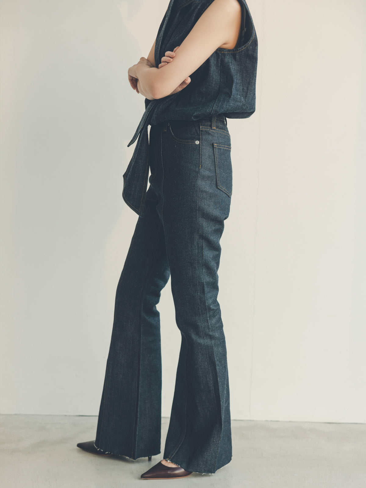 センターシームセミフレアデニム